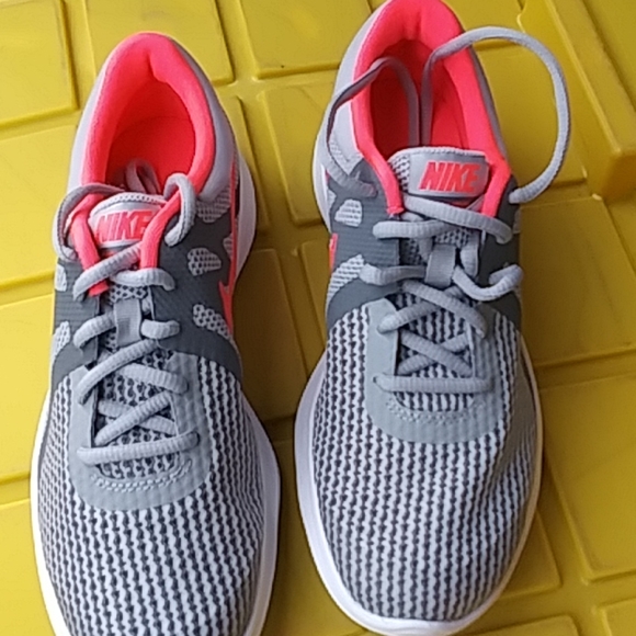 Ladies Nike Sneakers - Picture 1 of 2